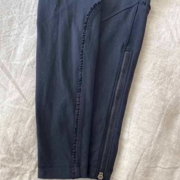 Lululemon legging - Picture 3 of 8